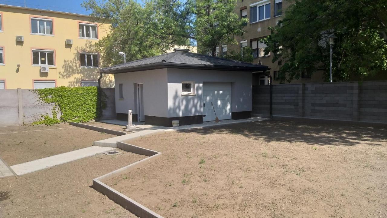 Karpatia Vendeghaz 1201 Budapest Luaran gambar