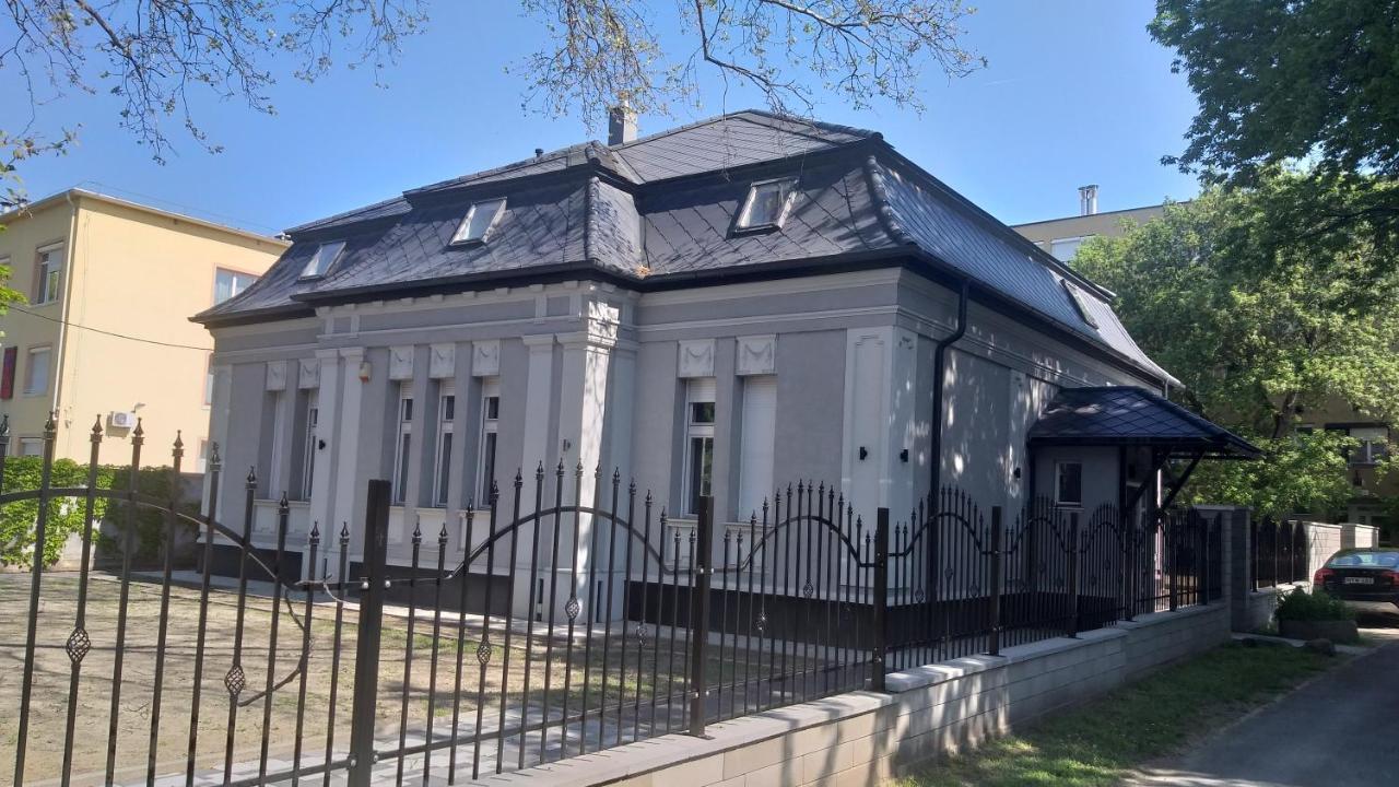 Karpatia Vendeghaz 1201 Budapest Luaran gambar