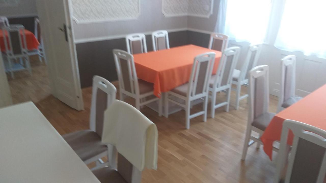 Karpatia Vendeghaz 1201 Budapest Luaran gambar