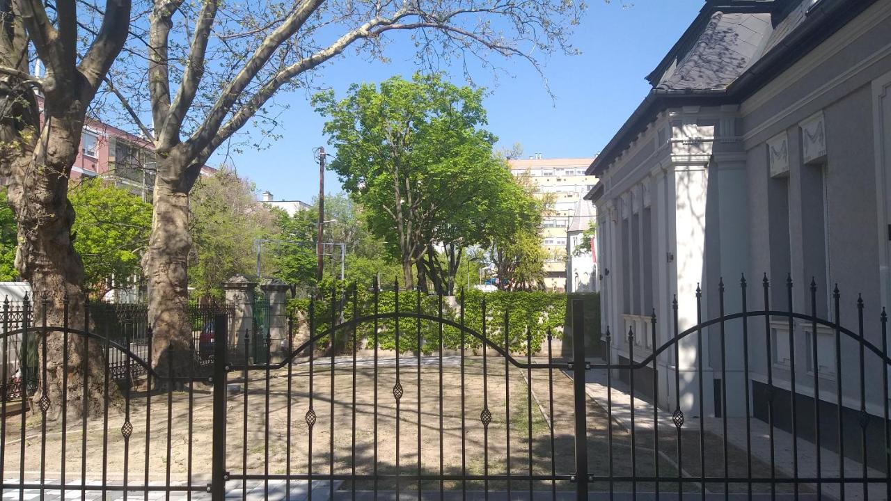 Karpatia Vendeghaz 1201 Budapest Luaran gambar