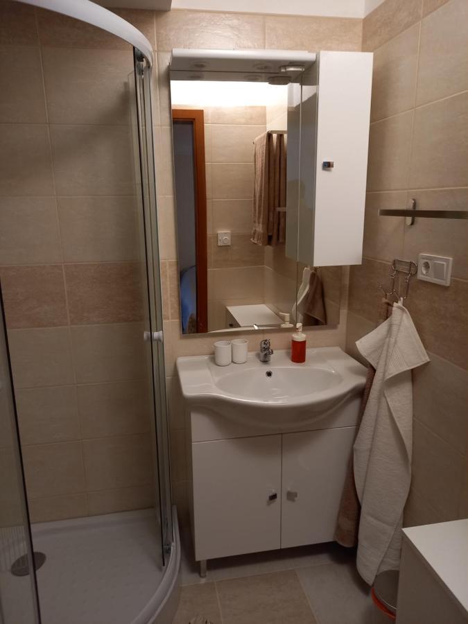 Karpatia Vendeghaz 1201 Budapest Luaran gambar